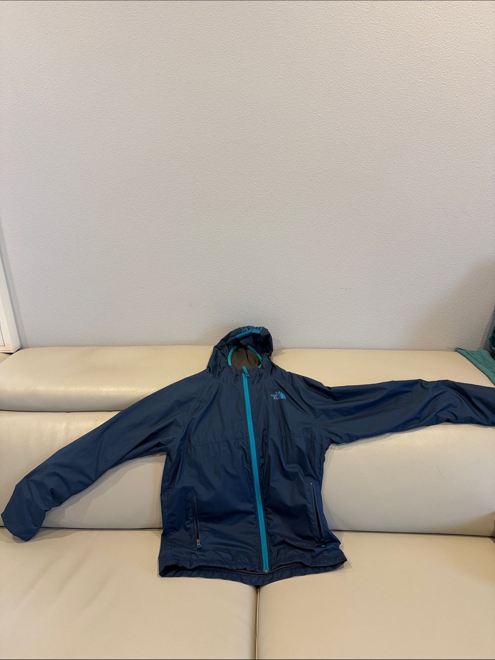 The North Face Lightweight Hooded Jacket – Navy Blue